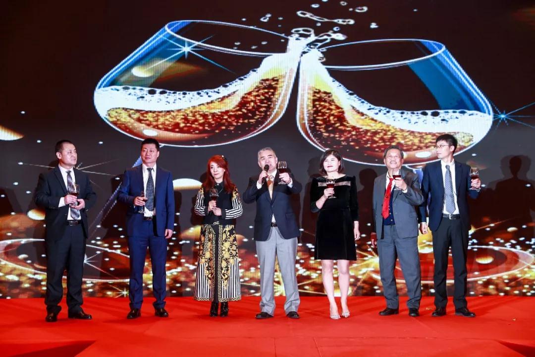 熱烈慶?!白兏飫?chuàng)新 揚帆未來”北京中成康富2019年合伙人年會勝利召開 熱烈慶祝“變革創(chuàng)新 揚帆未來”北京中成康富2019年合伙人年會勝利召開