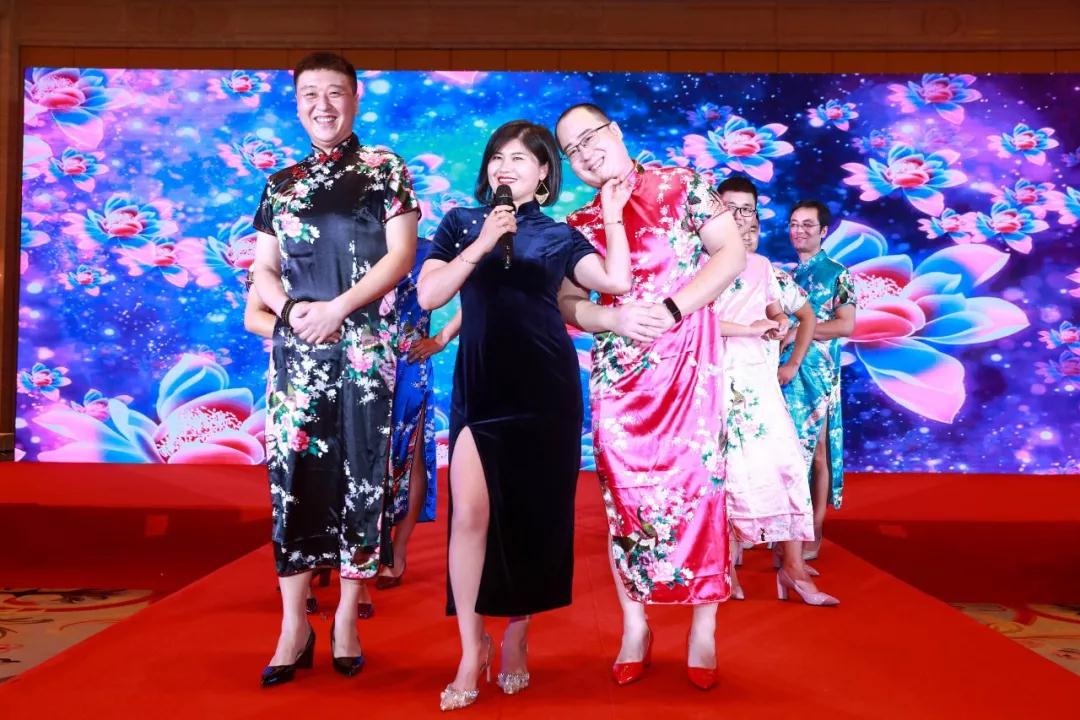 熱烈慶?!白兏飫?chuàng)新 揚帆未來”北京中成康富2019年合伙人年會勝利召開 熱烈慶祝“變革創(chuàng)新 揚帆未來”北京中成康富2019年合伙人年會勝利召開
