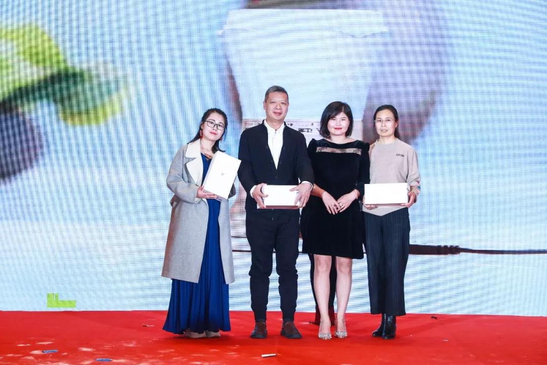 熱烈慶?!白兏飫?chuàng)新 揚帆未來”北京中成康富2019年合伙人年會勝利召開 熱烈慶?!白兏飫?chuàng)新 揚帆未來”北京中成康富2019年合伙人年會勝利召開