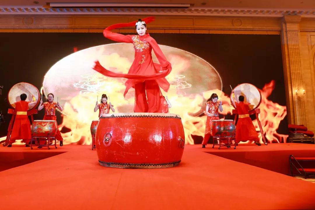 熱烈慶祝“變革創(chuàng)新 揚帆未來”北京中成康富2019年合伙人年會勝利召開 熱烈慶?!白兏飫?chuàng)新 揚帆未來”北京中成康富2019年合伙人年會勝利召開
